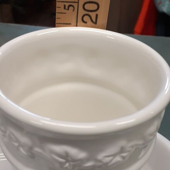 4 pc set of bath & bedroom white Martha Stewart ivy design items. - Picture 7 of 7